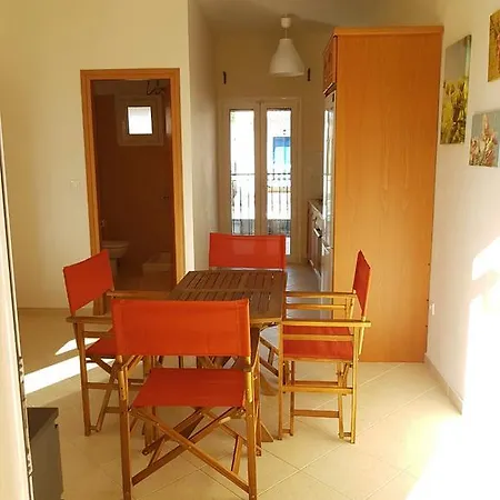 Anna's Flat קאבוס